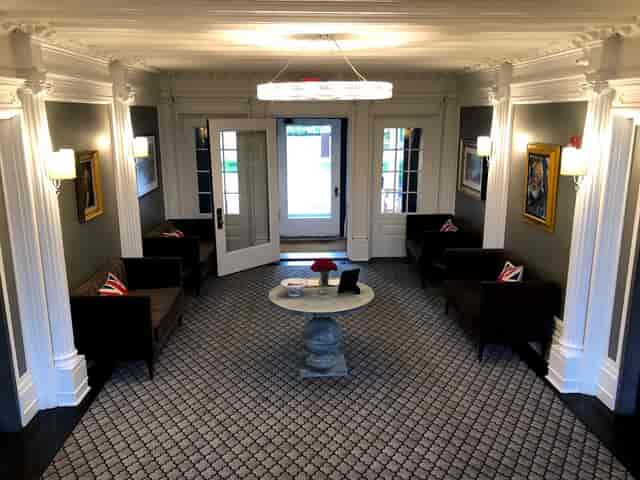 Elegant foyer in THE GEORGE, perfect for networking events and gatherings.