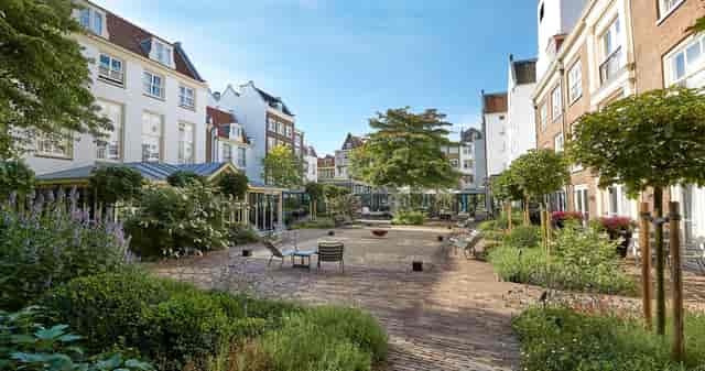 Lush courtyard at Pulitzer Amsterdam, perfect for outdoor events and gatherings.