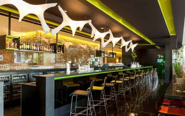 Bar & Lounge