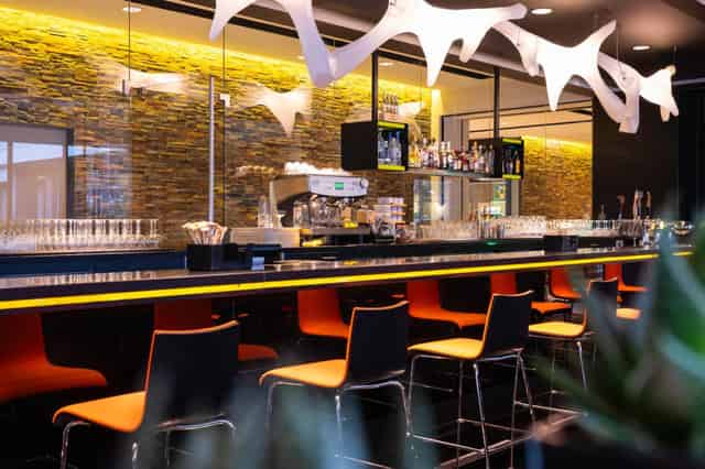 Restaurant & Bar