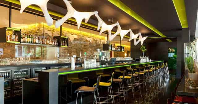 Restaurant & Bar