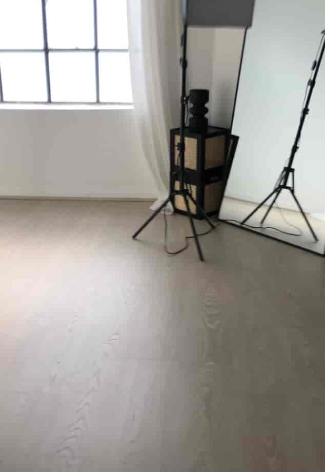 Minimalist event space in Sugar Studio Bristol with large mirror, ideal for workshops and gatherings.