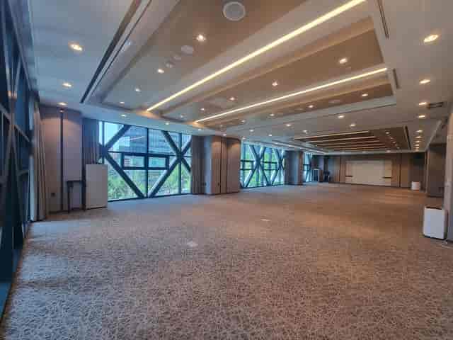 Spacious meeting room with large windows for conferences in voco Seoul Gangnam.