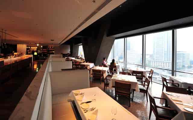 Modern restaurant with panoramic city view, ideal for corporate events and intimate gatherings.