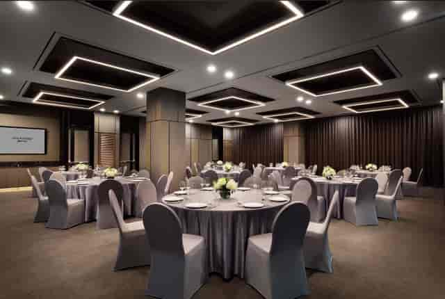 Elegant event space at Courtyard Marriott Seoul, perfect for weddings and corporate gatherings.
