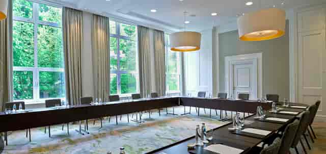 Kemp meeting room at Waldorf Astoria with U-shaped table for professional gatherings.