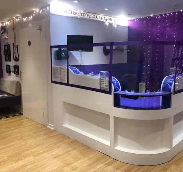 Modern reception area with purple accents at CapsaArx Studios for events and meetings.