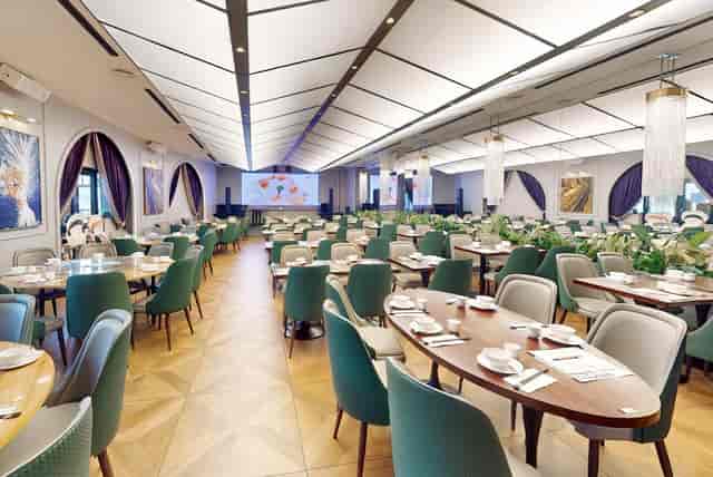 Vanessa Lounge event space with modern decor, ideal for corporate functions and gatherings.