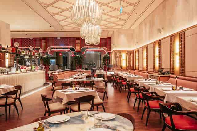 Stylish restaurant in La Maison Ani, ideal for intimate meetings and corporate events.