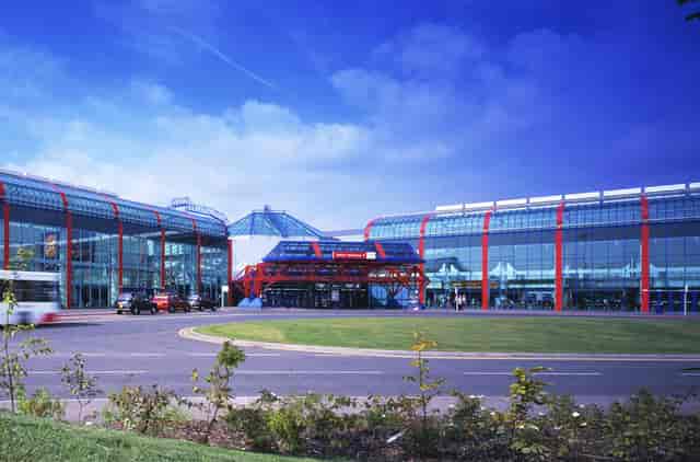 Modern NEC Birmingham hall with glass facade, perfect for conferences and events.
