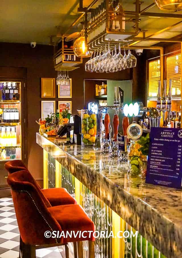 Bar