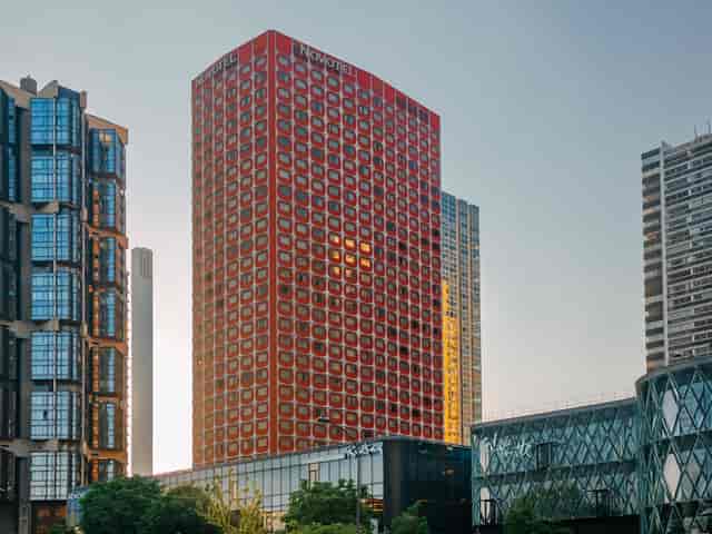 Espace La Seine at Novotel Paris, ideal venue for conferences with modern architecture.