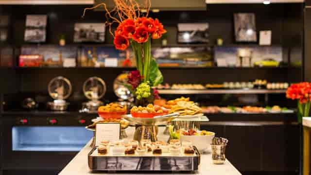 Chic Restaurant in Paris Champs-Elysees ...