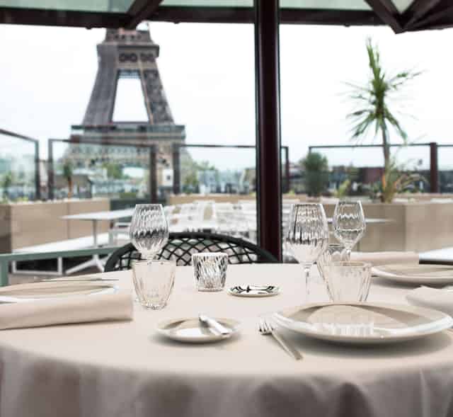 Les Ombres restaurant