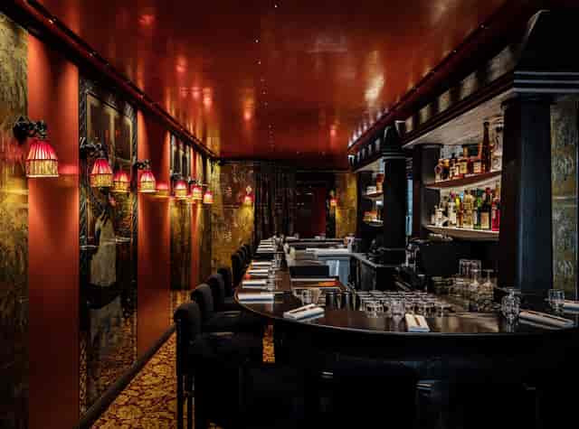 Elegant Paris Gallery restaurant, warm lighting, ideal for private events and networking.