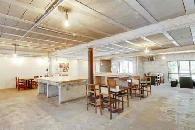 Versatile industrial event space with natural light for workshops and gatherings.