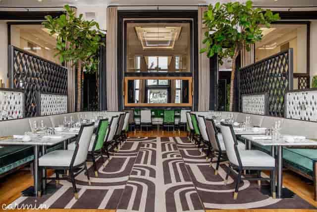 Elegant indoor hall at Café de l'Homme, ideal for corporate events and networking lunches.