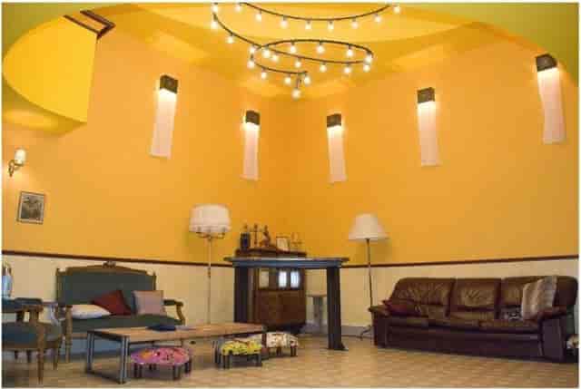 Cozy meeting space in Maison de la Poésie, perfect for brainstorming sessions.