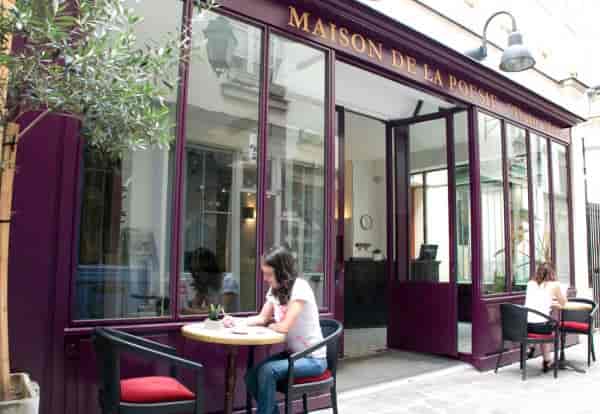Charming café with outdoor seating, ideal for networking and brainstorming events.