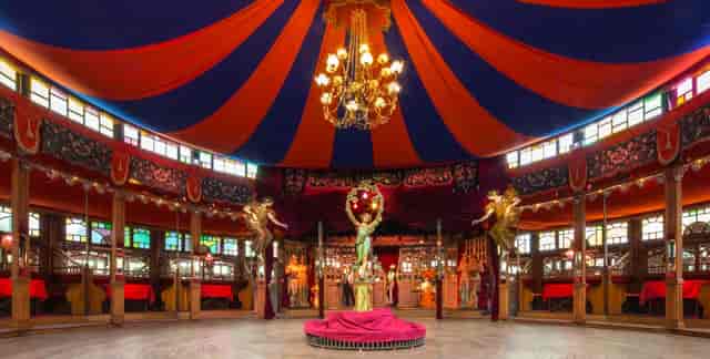 Magic Mirror venue with colorful ceiling, ideal for themed events and gala dinners.