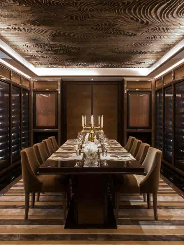 Elegant private dining room at Hôtel du Collectionneur for corporate events and exclusive dinners.