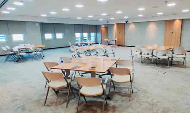 Versatile conference room in Dubai Knowledge Park, ideal for workshops and meetings.