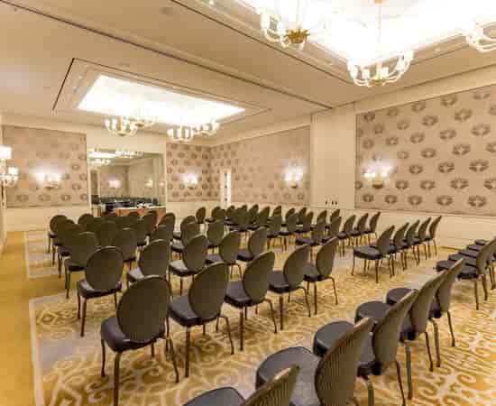 Lulwa Meeting Room at Four Seasons Dubai, theater-style seating for presentations and workshops.