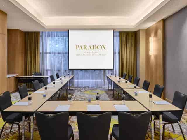 Oakwood Room at Paradox Singapore: modern meeting space with U-shaped table setup.