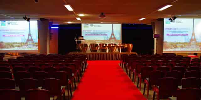 Conference room with red carpet and Eiffel Tower backdrop at Espace Charenton.