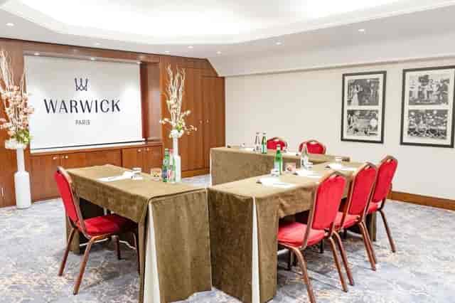 James Dean in a stylish meeting room at Warwick Paris, perfect for corporate events.