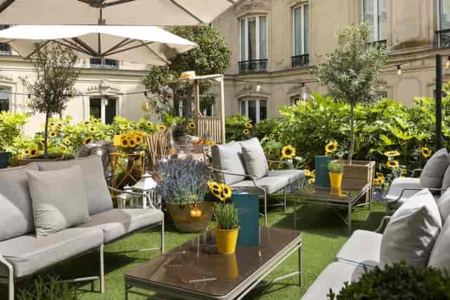 Outdoor event space at Fouquet's Paris with vibrant greenery for networking gatherings.