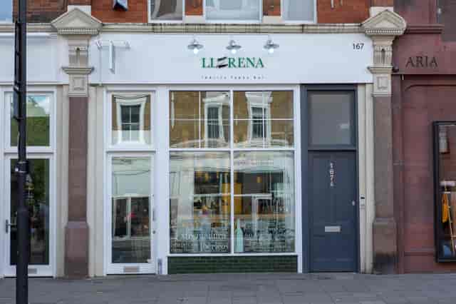 Modern Llerena Floor venue with large windows for meetings and events.