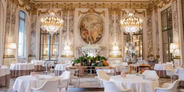 Elegant Salon Jeu de Paume with chandeliers for luxury corporate events.