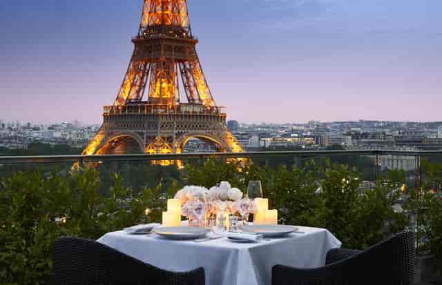 Rooftop dining at Shangri-La Paris with Eiffel Tower backdrop, perfect for romantic events.