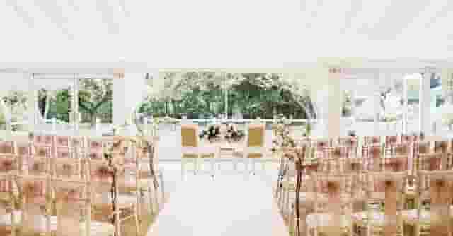 Chandelier lit Pavilion