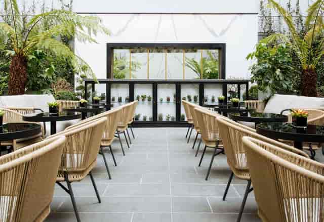 Elegant reception room at Hôtel du Collectionneur for networking and social events.
