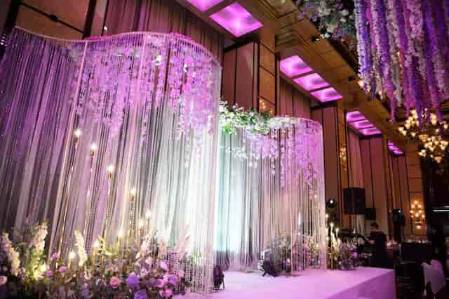 Elegant floral drapery in 海景礼堂 III, perfect for weddings and upscale events.