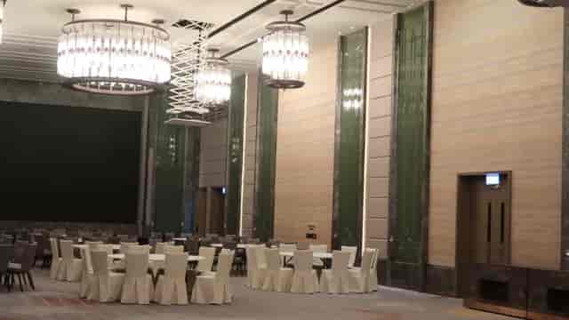 Astor Ballroom at St. Regis Hong Kong, elegant chandeliers, ideal for banquets and meetings.