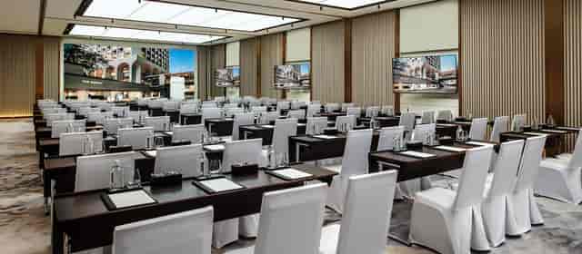 Niccolo Room at The Murray, Hong Kong: modern corporate meeting space for workshops and conferences.