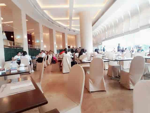 Spacious event dining area in Harbour Plaza Metropolis, ideal for networking and gatherings.