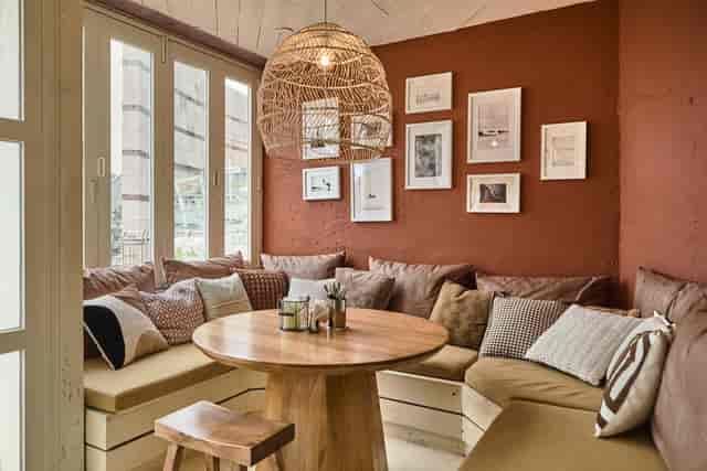 Cozy Limewood bar meeting space with warm colors for intimate gatherings and brainstorming.