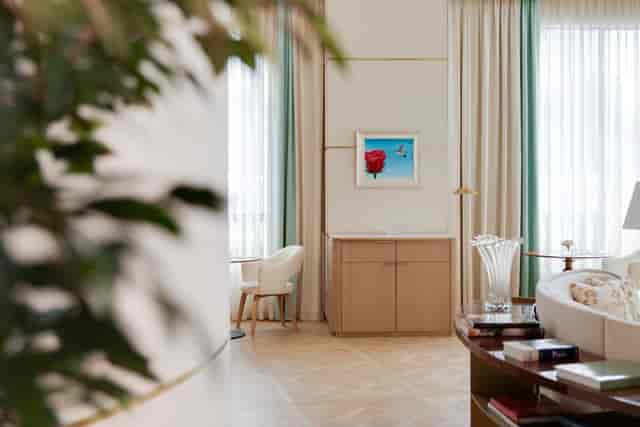 Elegant event space in Lanson Place with natural light, perfect for networking and gatherings.