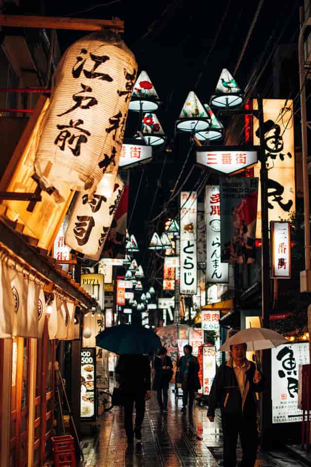 Vibrant Nakano ZERO exhibition with colorful lanterns for cultural events and networking.