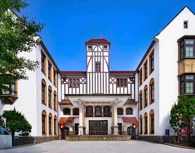 Waseda Gallery at Waseda University, ideal venue for art exhibitions and events.