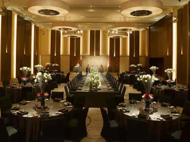 Elegant banquet hall in Conrad Tokyo, perfect for corporate events and weddings.