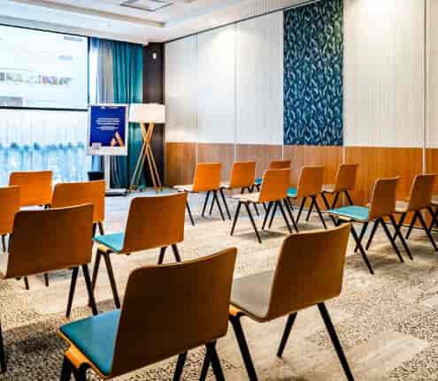 Comtes de Champagne meeting space in Novotel Reims, ideal for workshops and presentations.