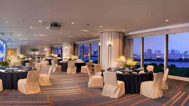 Elegant banquet hall at Hilton Tokyo Odaiba, perfect for corporate events and upscale celebrations.