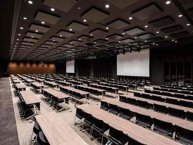 Spacious Otemachi Place conference hall set for a professional event with modern design.