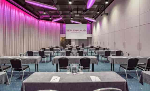 Saal Julia meeting space at Crowne Plaza Zurich, ideal for conferences and workshops.