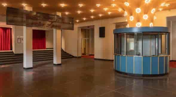 Spacious Colosseum Berlin Room 1 with elegant lighting for events and conferences.